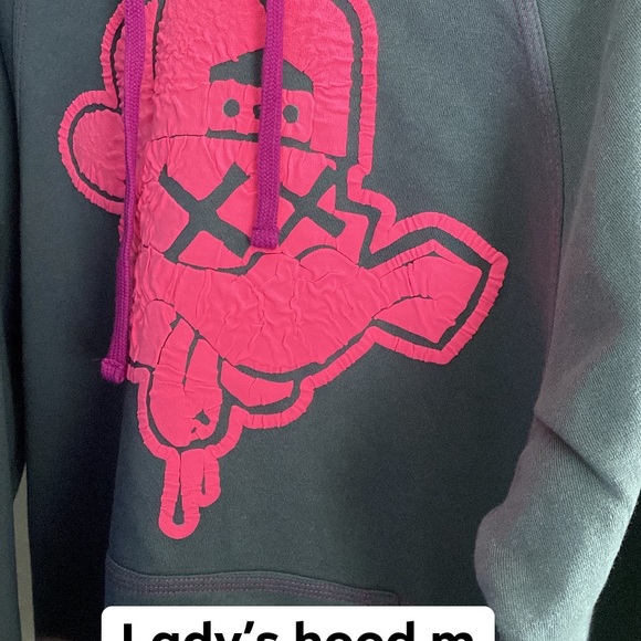 Clothes - Picture 13 of 16